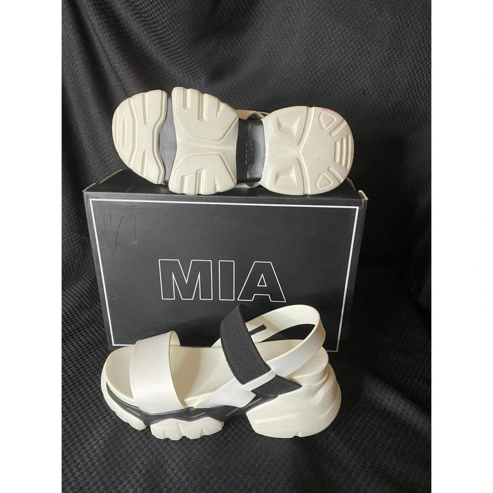 MIA Ariah White Black Chunky Platform Lug Sole Sandals Woman's Size 10M New